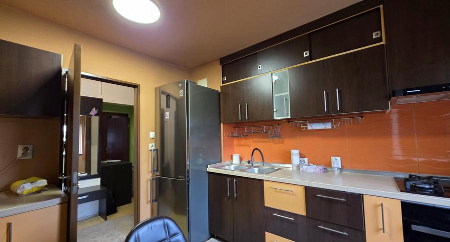Apartament cu 3 camere decomandat, mobilat în Elisabetin