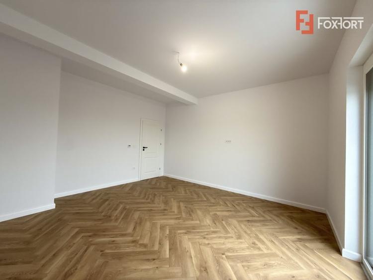 Duplex cu 4 camere cu Teren 325 Mp în Covaci