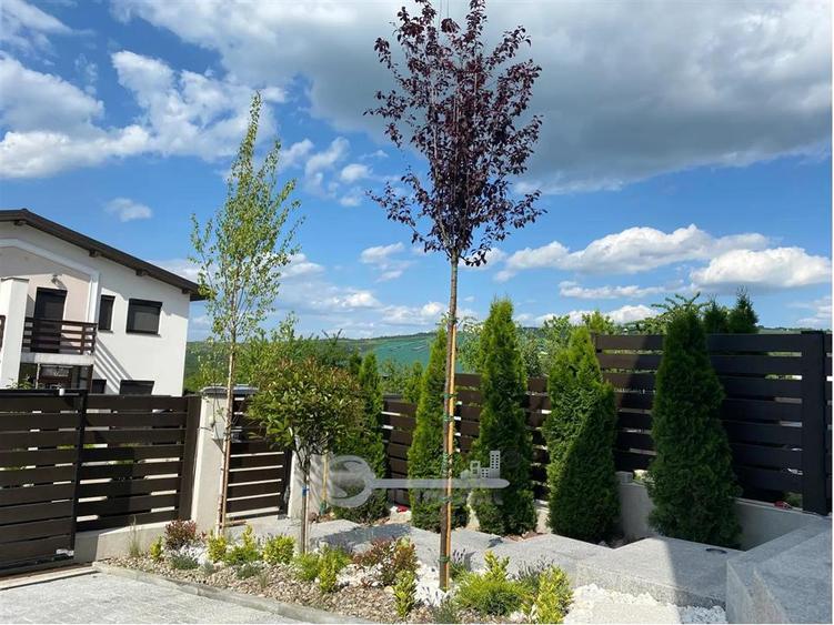 Duplex cu 4 camere cu Teren 250 Mp în Bucium