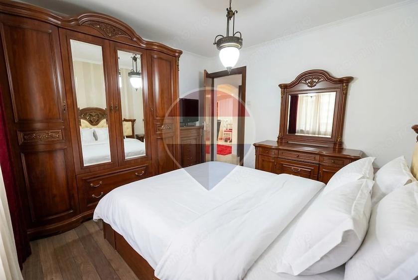 Apartament cu 4 camere decomandat în Central