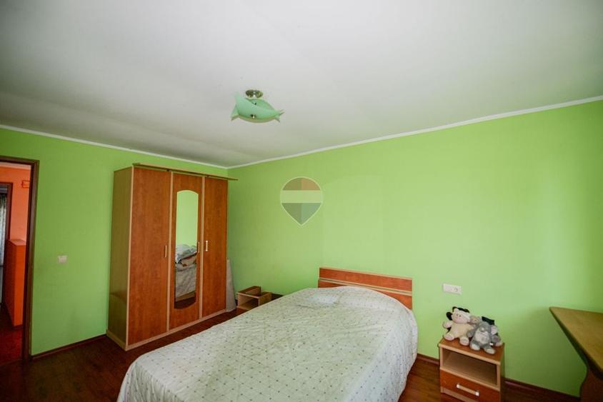 Casă individuală cu 5 camere cu Teren 490 Mp în Central