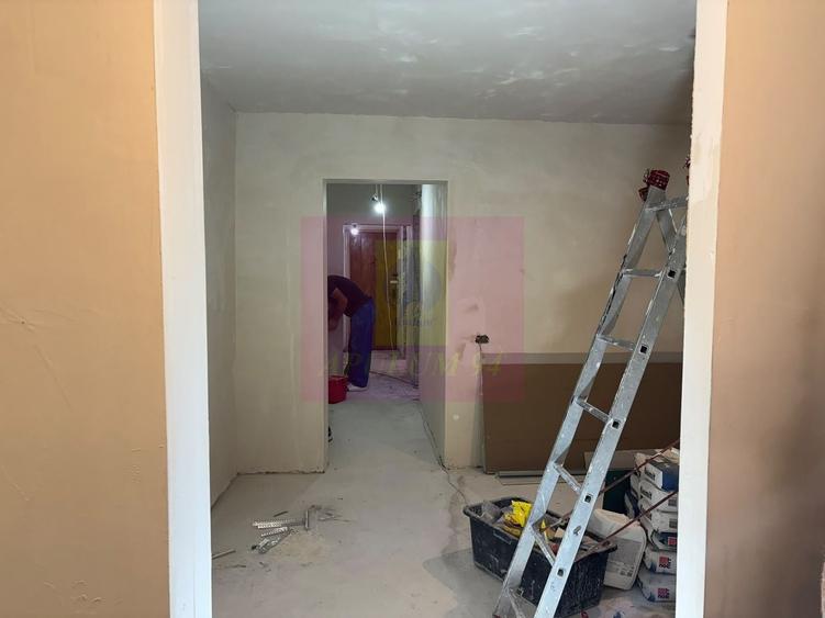 Apartament cu 3 camere semidecomandat în Lacul Tei