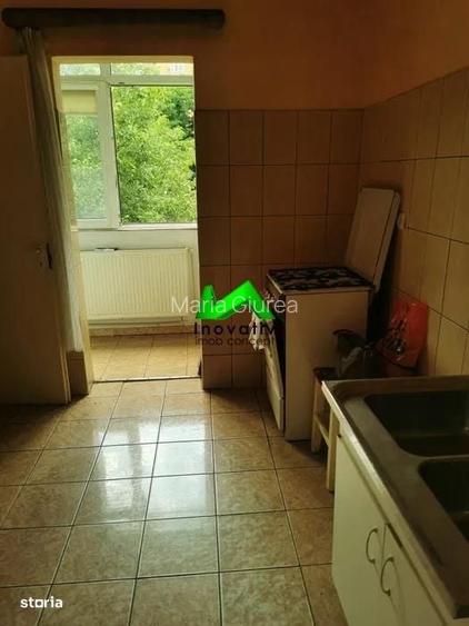 Apartament de vanzare 2 camere decomandat pivnita Sibiu Vasile Aaron