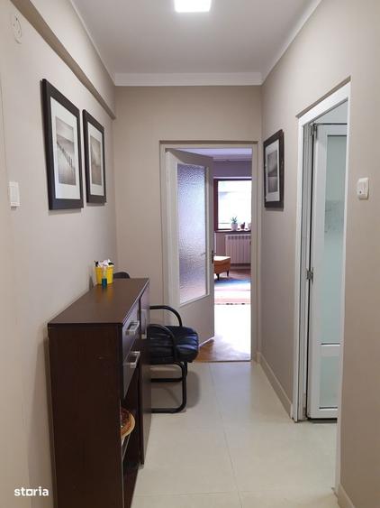 Apartament cu 3 camere, mobilat în Central