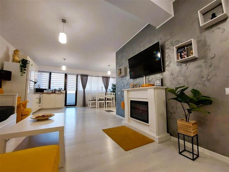 Apartament cu 3 camere decomandat, mobilat în Central