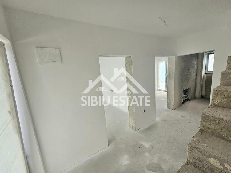 Duplex cu 4 camere cu Canalizare în Exterior Nord