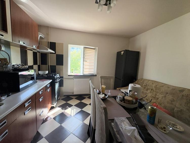 Apartament cu 2 camere decomandat, mobilat în Cornitoiu