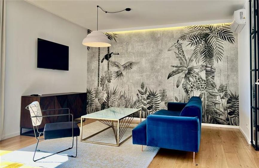 Apartament cu 2 camere nedecomandat, mobilat în Polonă