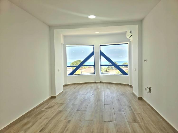 Apartament cu 3 camere semidecomandat în Olimp