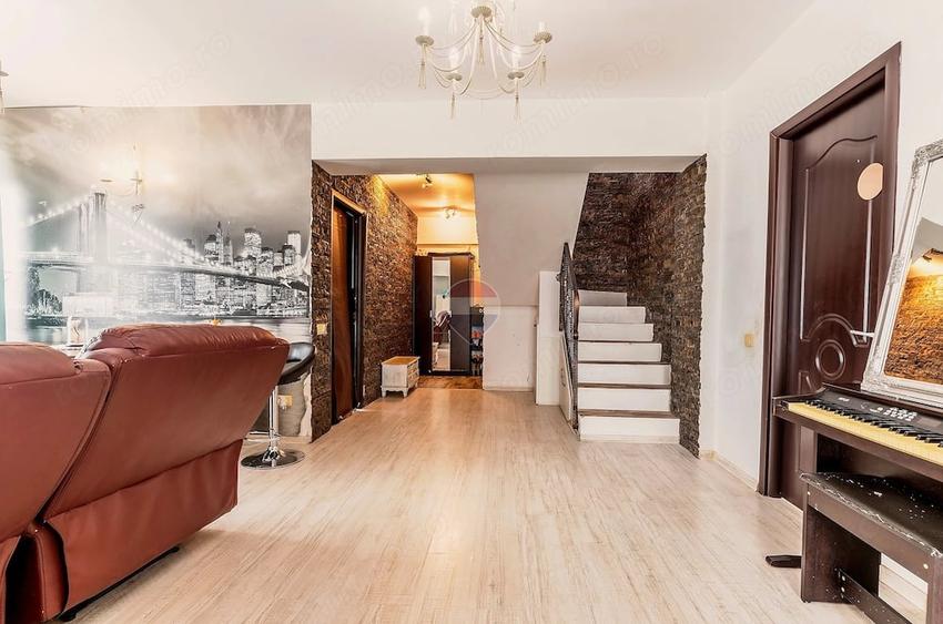 Apartament cu 5 camere decomandat în Breazu