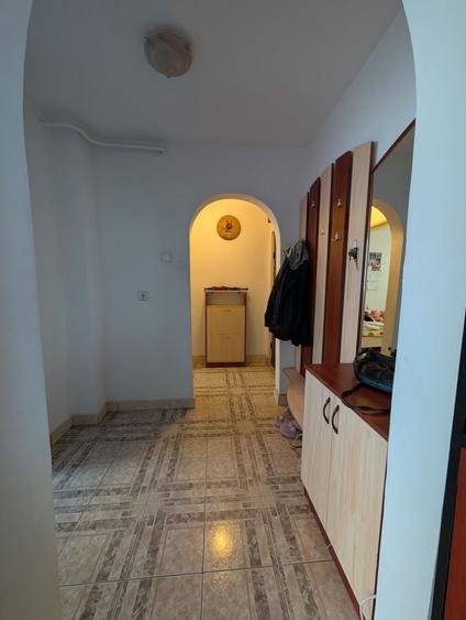 Apartament cu 3 camere semidecomandat în Ciritei