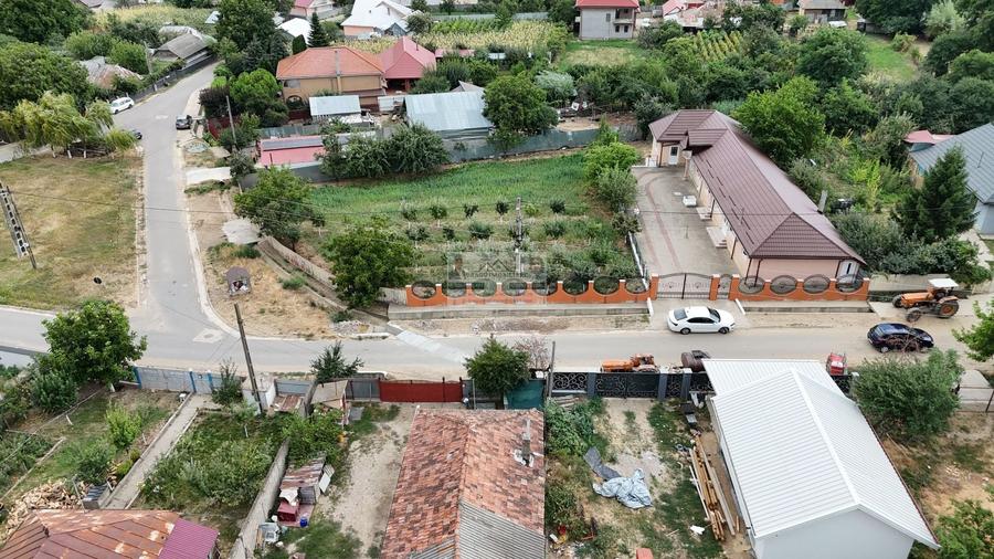 Casă individuală cu 3 camere cu Canalizare în Păunești