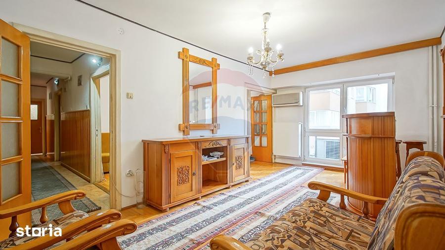 Apartament cu 4 camere decomandat, mobilat în Vlahuță