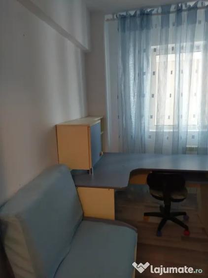 Apartament cu 3 camere decomandat în Ștefan cel Mare