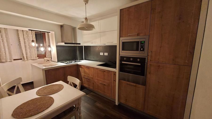 Apartament cu 3 camere decomandat, mobilat în Libertății