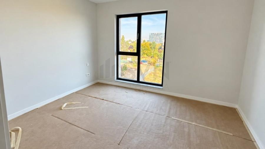 Apartament cu 3 camere decomandat în Băneasa