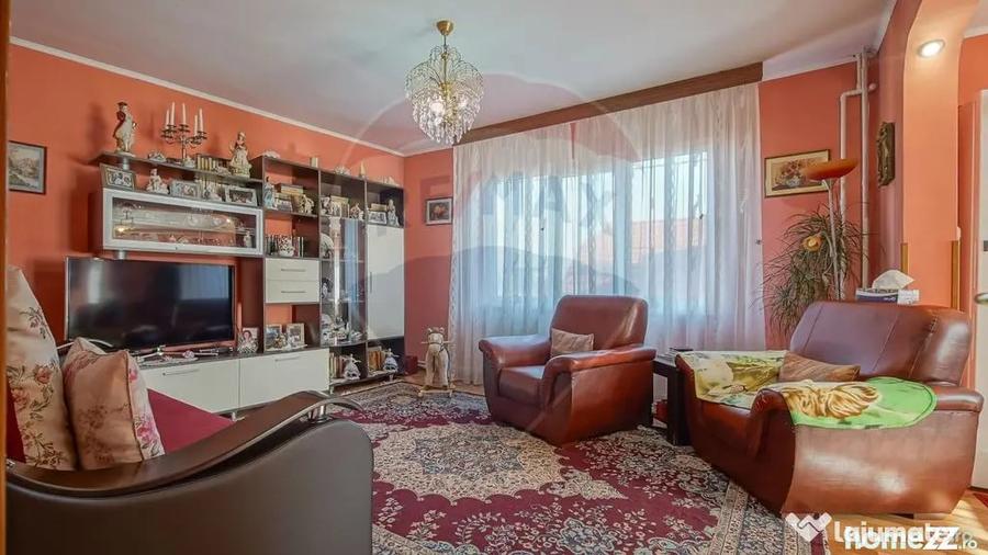 Casă cu 5 camere cu Teren 145 Mp în Dârste