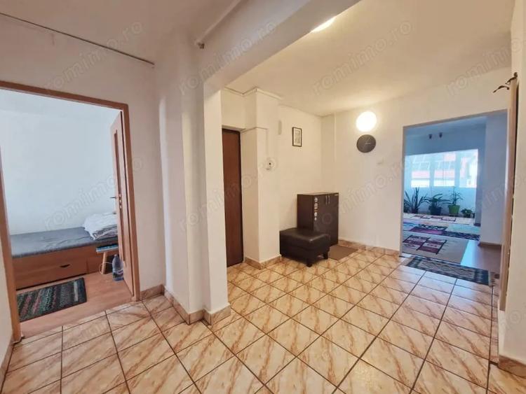 Apartament cu 4 camere decomandat, mobilat în Central
