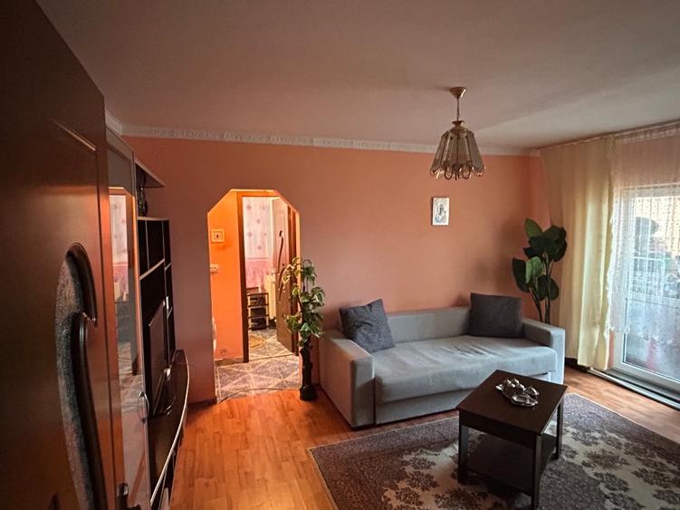 Apartament cu 2 camere semidecomandat, mobilat în Nord