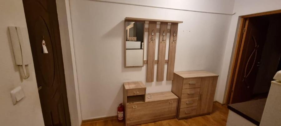 Apartament cu 2 camere semidecomandat în Girocului