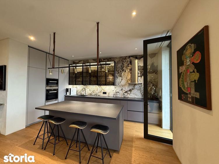 Apartament cu 4 camere în Ultracentral
