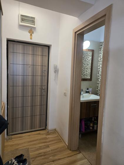 Apartament cu 3 camere semidecomandat în Fundeni