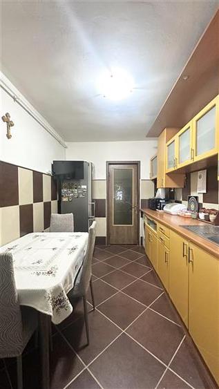 Apartament cu 3 camere decomandat în Delfinariu