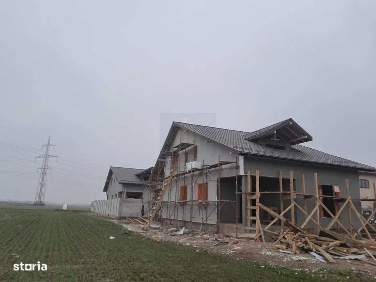 Casă cu 4 camere în Dumbrăveni