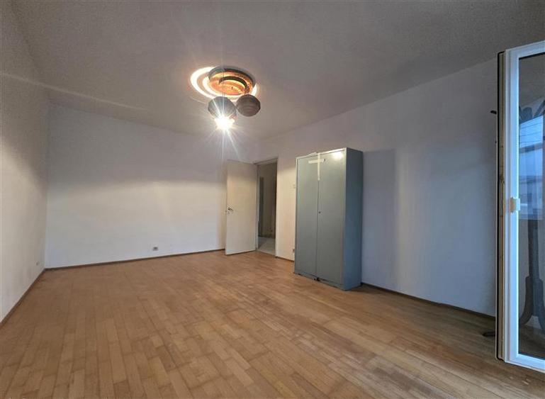 Apartament cu 3 camere decomandat în Mioriței