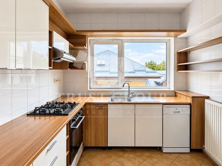 Apartament cu 3 camere semidecomandat, mobilat în Aviatorilor