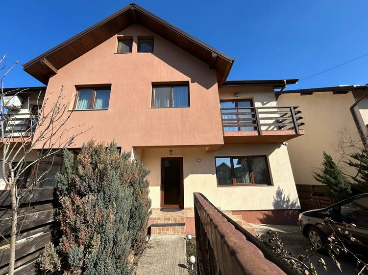 Duplex cu 4 camere cu Canalizare în Popas Păcurari