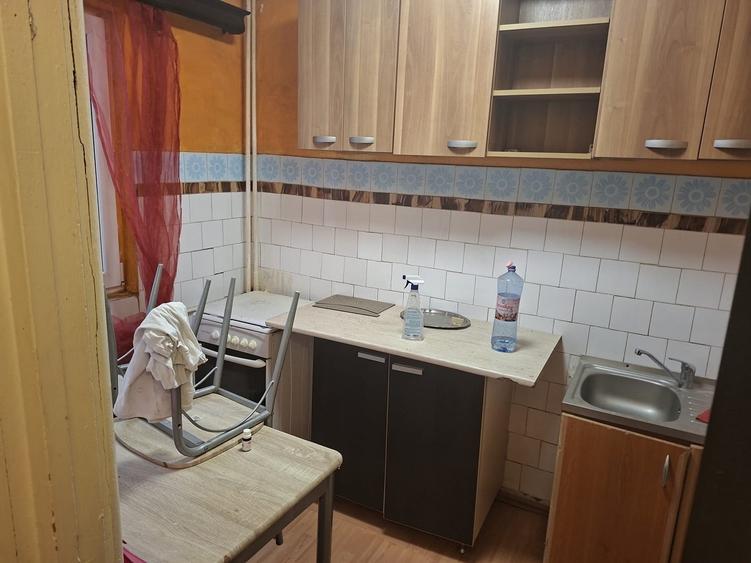 Apartament cu 3 camere decomandat în Drumul Taberei