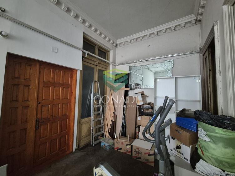Apartament cu 3 camere decomandat în Victoriei