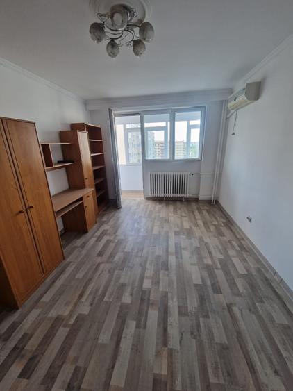 Apartament cu 3 camere decomandat în Pantelimon