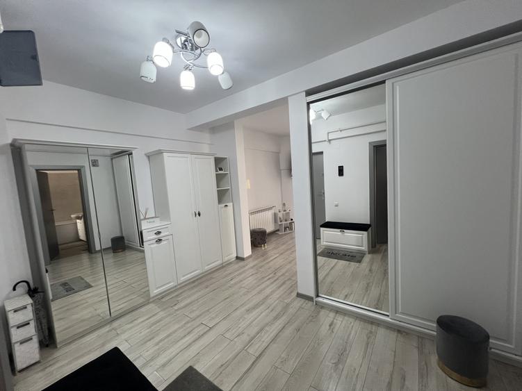 Apartament cu 2 camere decomandat, mobilat în Central