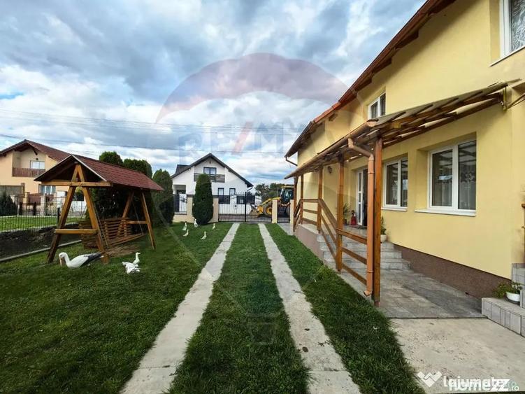 Casă cu 4 camere cu Teren 1295 Mp în Central