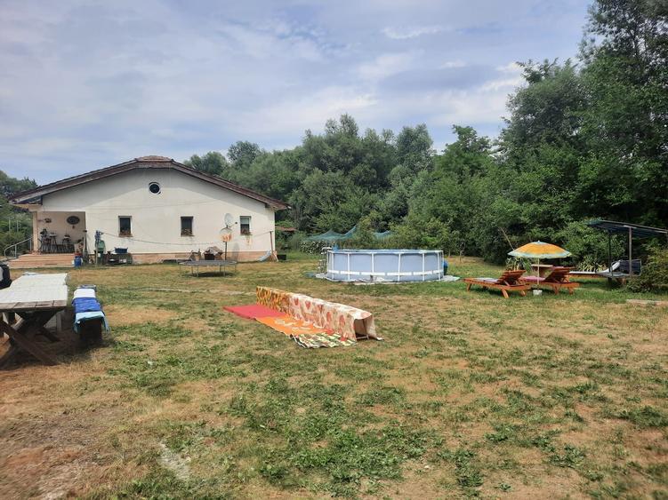 Casă cu 3 camere în Băcia