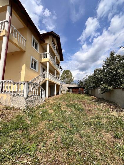 Casă cu Teren 732 Mp în Sud