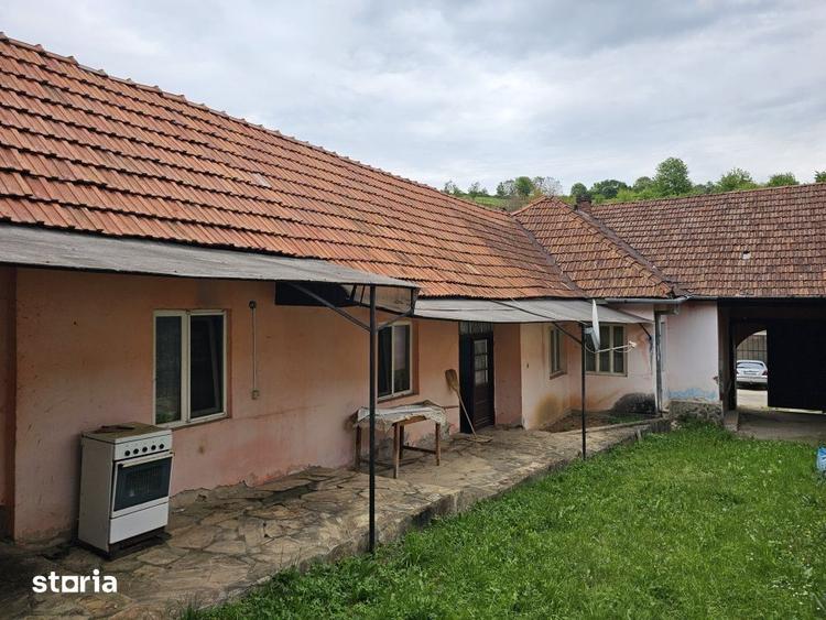 Casă cu 4 camere cu Teren 537 Mp în Cărpinet