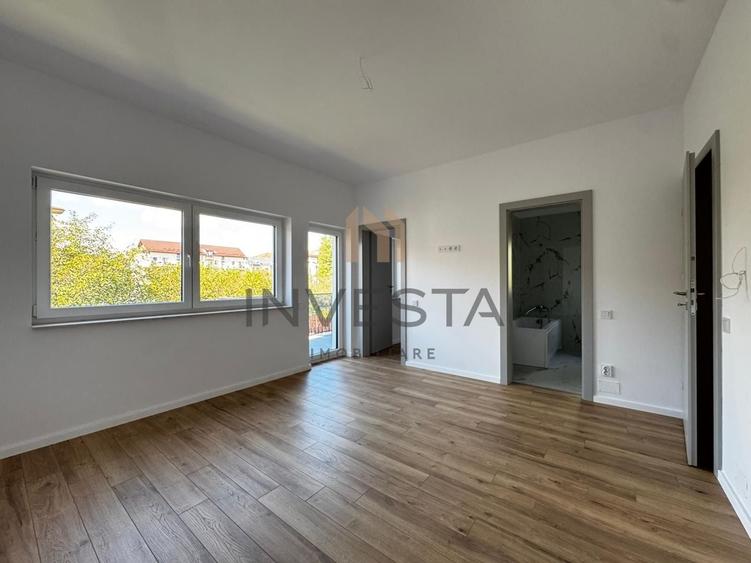 Duplex cu 4 camere cu Canalizare în Florești