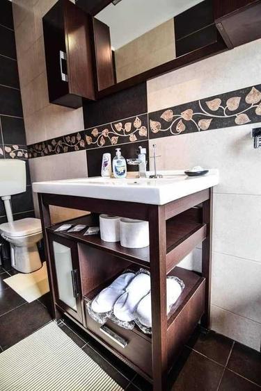 Apartament cu 3 camere decomandat în Exterior Vest