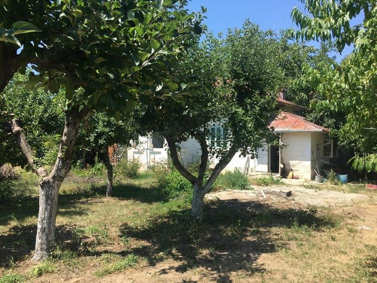 Casă cu 2 camere cu Teren 1200 Mp în Leu