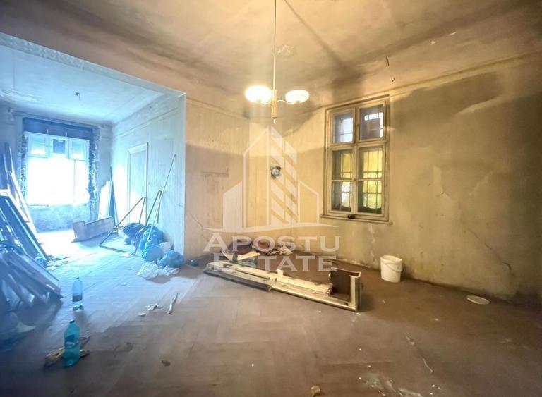 Apartament cu 3 camere semidecomandat în Ultracentral