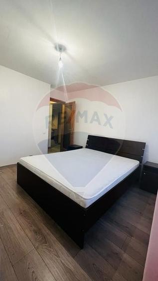 Apartament cu 3 camere decomandat, mobilat în Traian