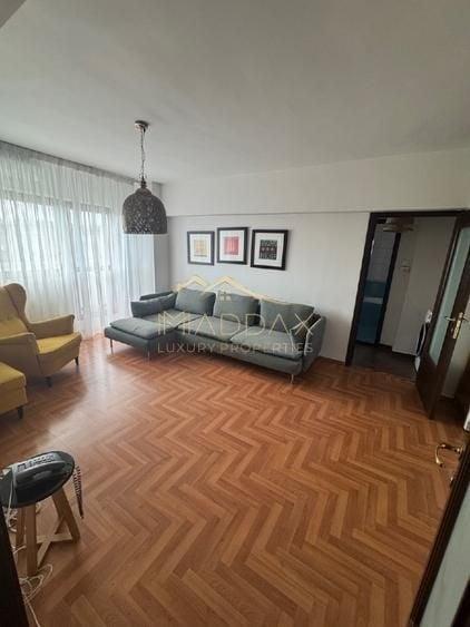 Apartament cu 3 camere semidecomandat, mobilat în 13 Septembrie