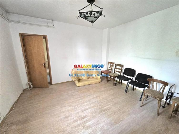 Casă cu 14 camere cu Teren 400 Mp în Baba Novac