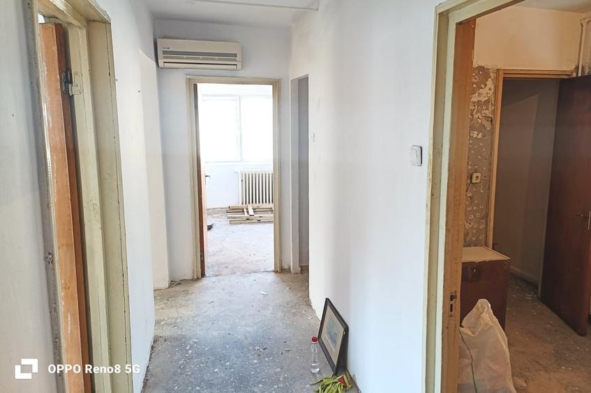 Apartament cu 3 camere decomandat în Titulescu