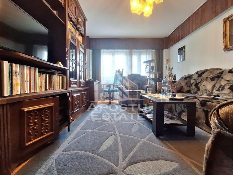 Apartament cu 4 camere decomandat în Aurel Vlaicu