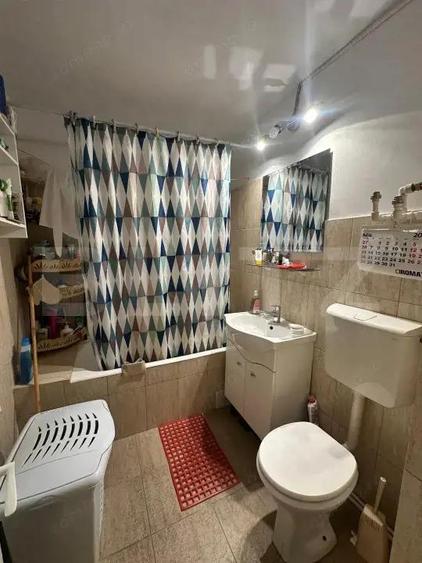 Apartament cu 3 camere decomandat, mobilat în Central