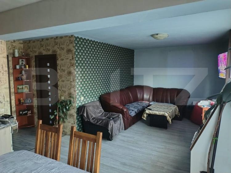 Apartament cu 5 camere semidecomandat, mobilat în Florești